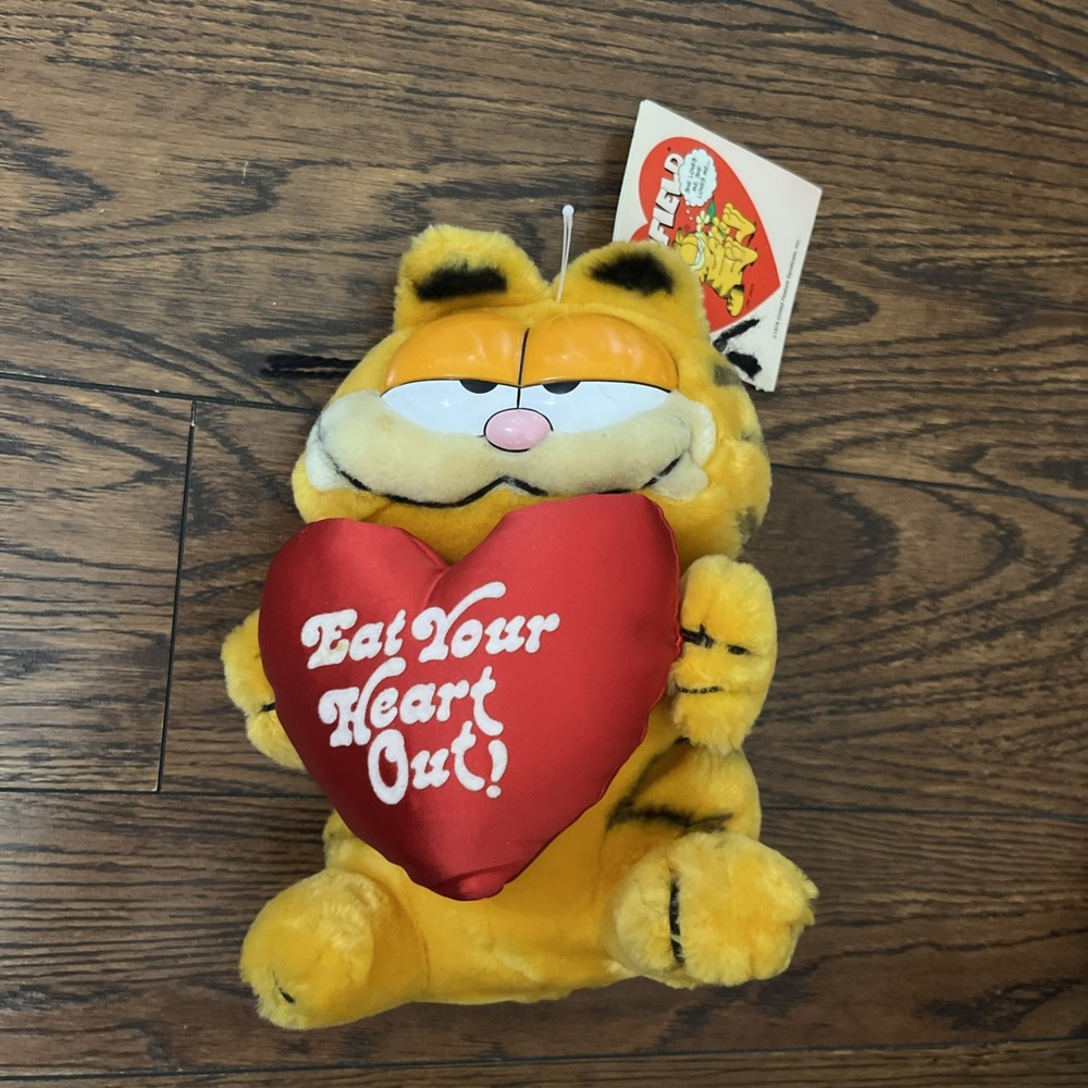Vintage Dakin 1981 Korea Garfield Plushie Valentine's Day Eat Your Heart Out! 9"